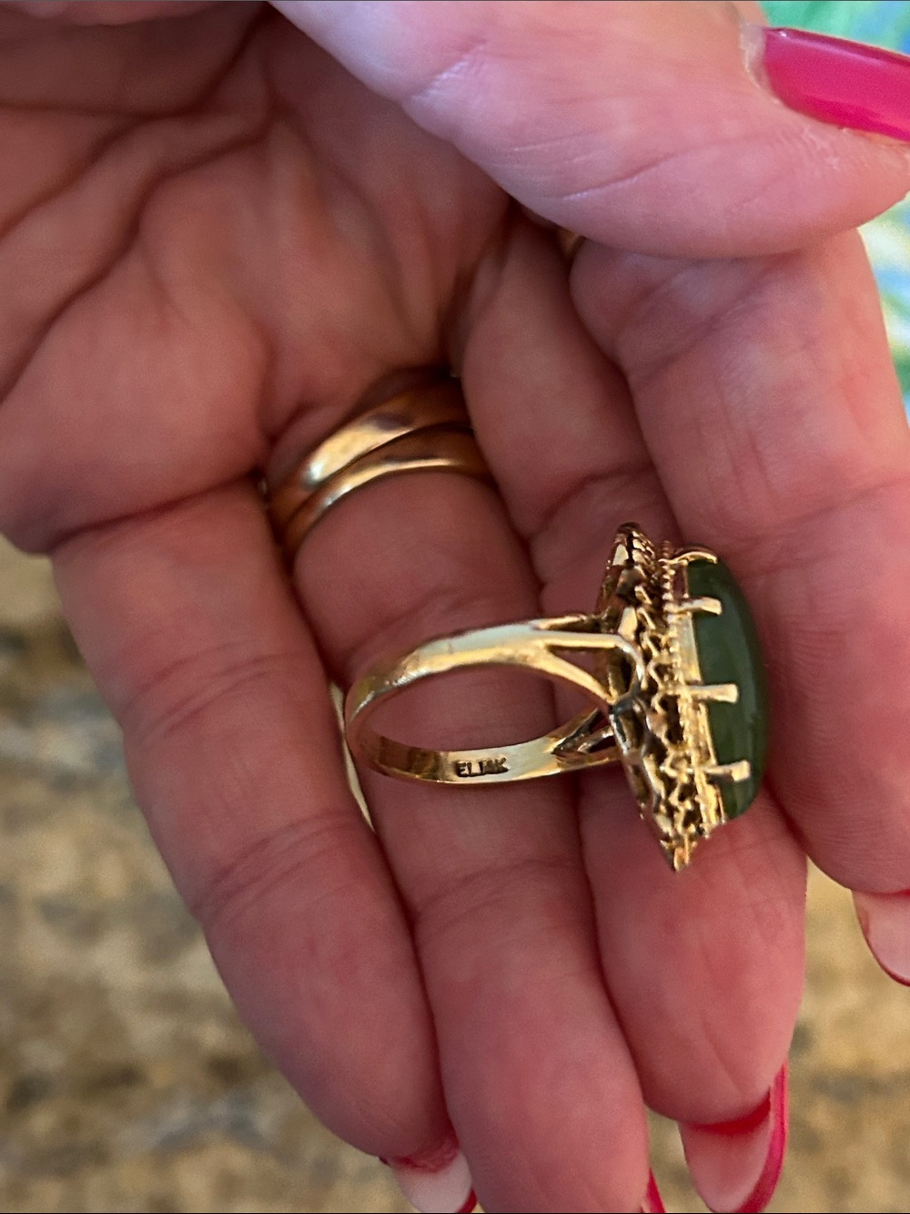 VINTAGE ESTATE PIECE! Jade and 14kt Gold Women's Ring - Picture 11 of 11